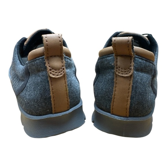 Cloudsteppers by Clarks Gray and Black Sneakers with Lace-Up Design - Picture 5 of 7